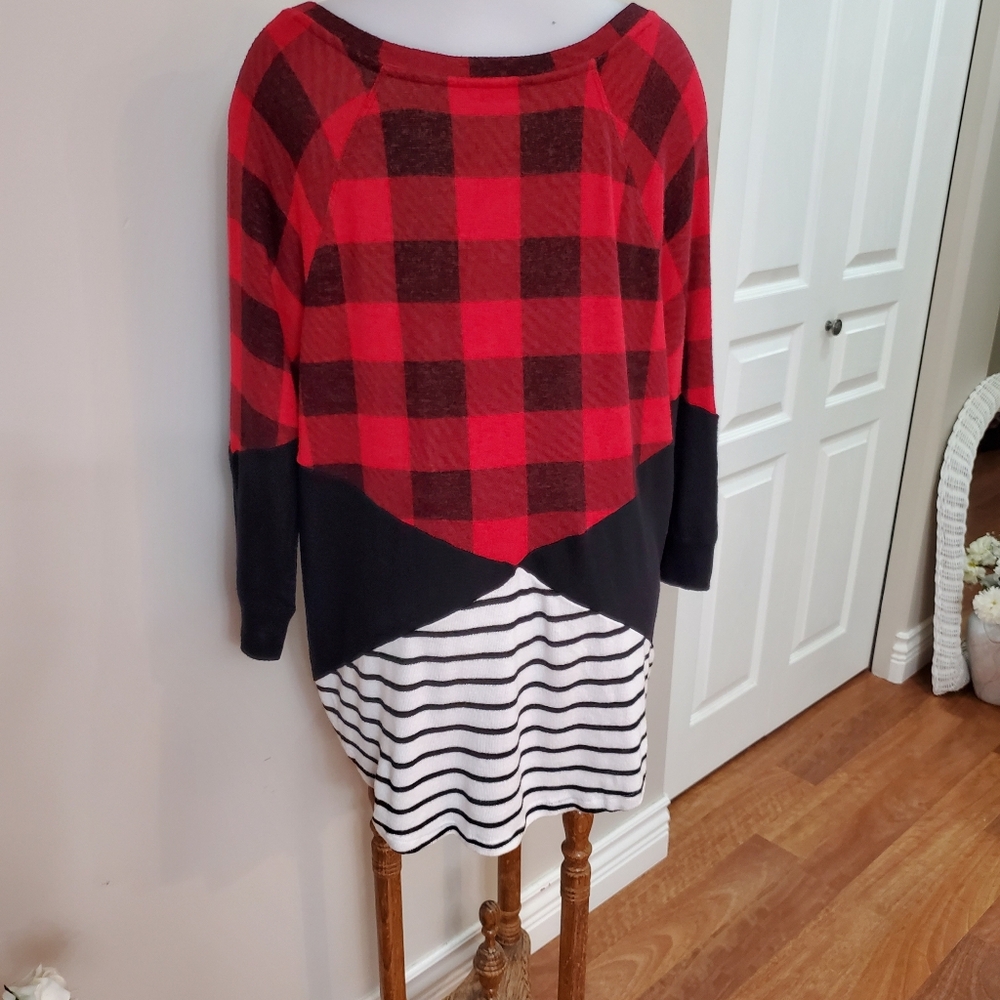 Rickis Red and Black Plaid V-Neck Sweater 1x - Picture 8 of 13